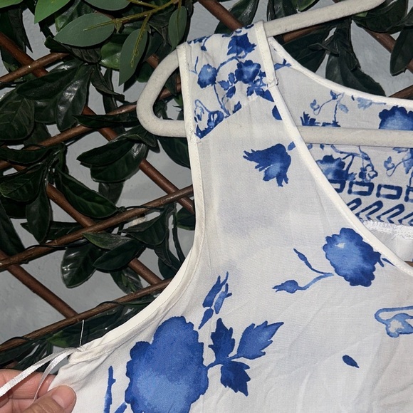 Francesca's Blue Floral Tank Top - Picture 2 of 8